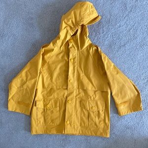 Rugged Bear brand yellow kids rain coat.  Boys or girls Size 4/5